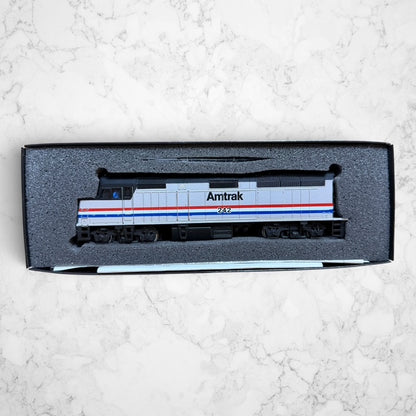 #1381 Bachmann Spectrum HO Scale EMD F40PH Amtrak Phase III #242 – Item 87018