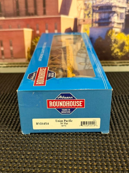 #1509 Athearn Roundhouse RND14514 HO Scale 50' Flatcar with Loads – Union Pacific #58776