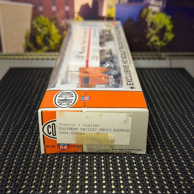 #1586 Con-Cor Herpa HO Pacific Fruit Express Truck & Trailer – NOS