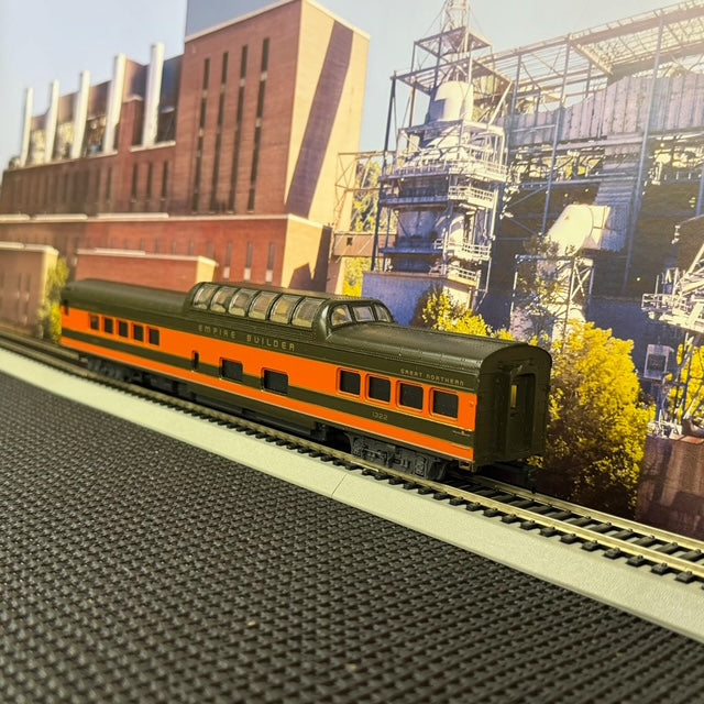 #1592 AHM HO Scale Great Northern Empire Builder Vista Dome Passenger Car #1322