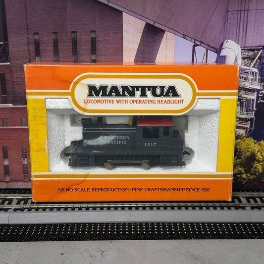 #1599 Mantua HO Scale Southern Pacific Davenport Diesel Switcher #1217