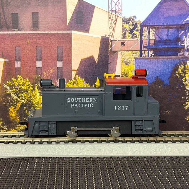 #1599 Mantua HO Scale Southern Pacific Davenport Diesel Switcher #1217