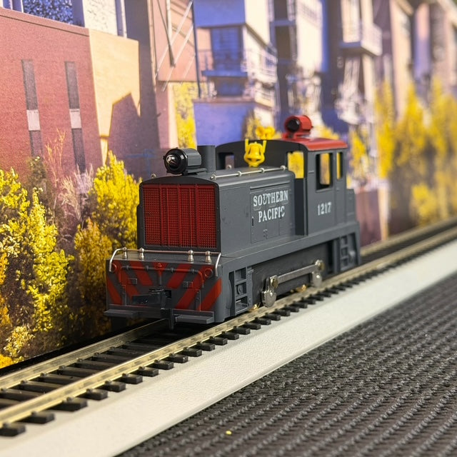 #1599 Mantua HO Scale Southern Pacific Davenport Diesel Switcher #1217