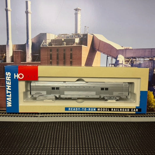 #1603 Walthers HO Scale Santa Fe Super Chief Budd 73' Baggage Car #932-9002