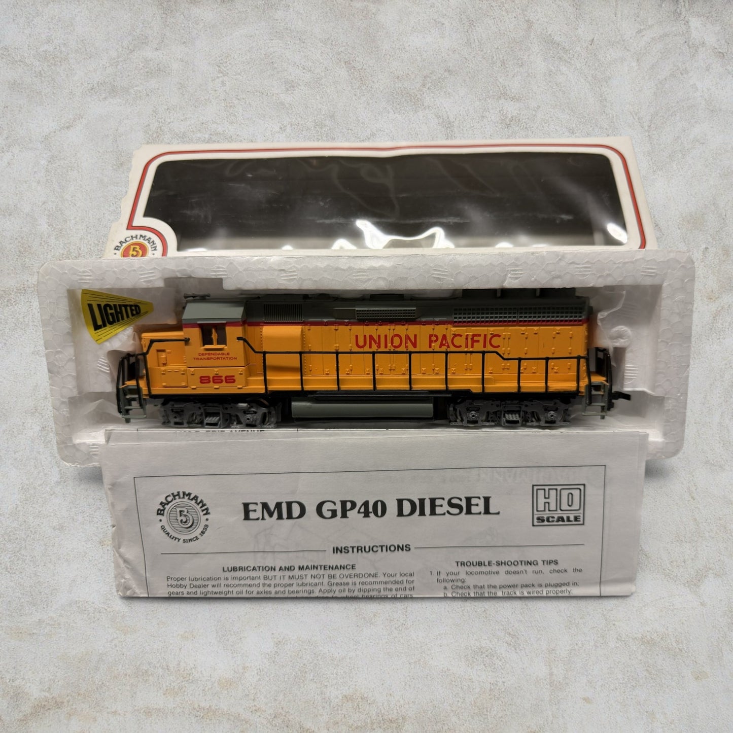 #1154 Bachmann HO Scale EMD GP40 Diesel Locomotive – Union Pacific #866 – Standard DC – Lighted