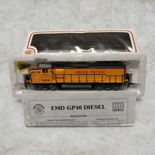 #1154 Bachmann HO Scale EMD GP40 Diesel Locomotive – Union Pacific #866 – Standard DC – Lighted