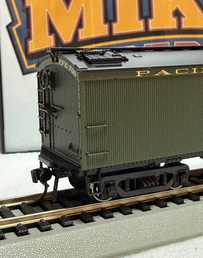#1219 Broadway Limited Imports HO Scale GACX 53' 6" Wood Express Refrigerator Car – PFE #700 – Dark Olive – Item #1453