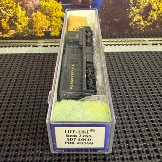 #1507 Life-Like 7768 N Scale EMD SD7 Diesel – Pennsylvania Railroad PRR #8588 – Pre-Owned
