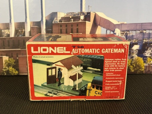 #1532 Vintage Lionel O Scale Automatic Gateman Operating Accessory – Cream/Brown Shanty – Original Box – Pre-Owned