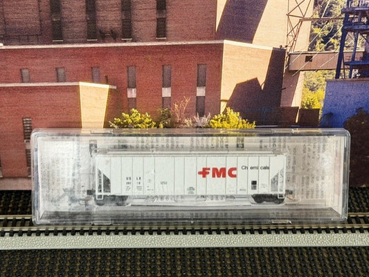 #1525 Micro-Trains Line 099 00 030 N Scale Evans 3-Bay Covered Hopper – FMC Chemicals USLX #20110 – Original Box