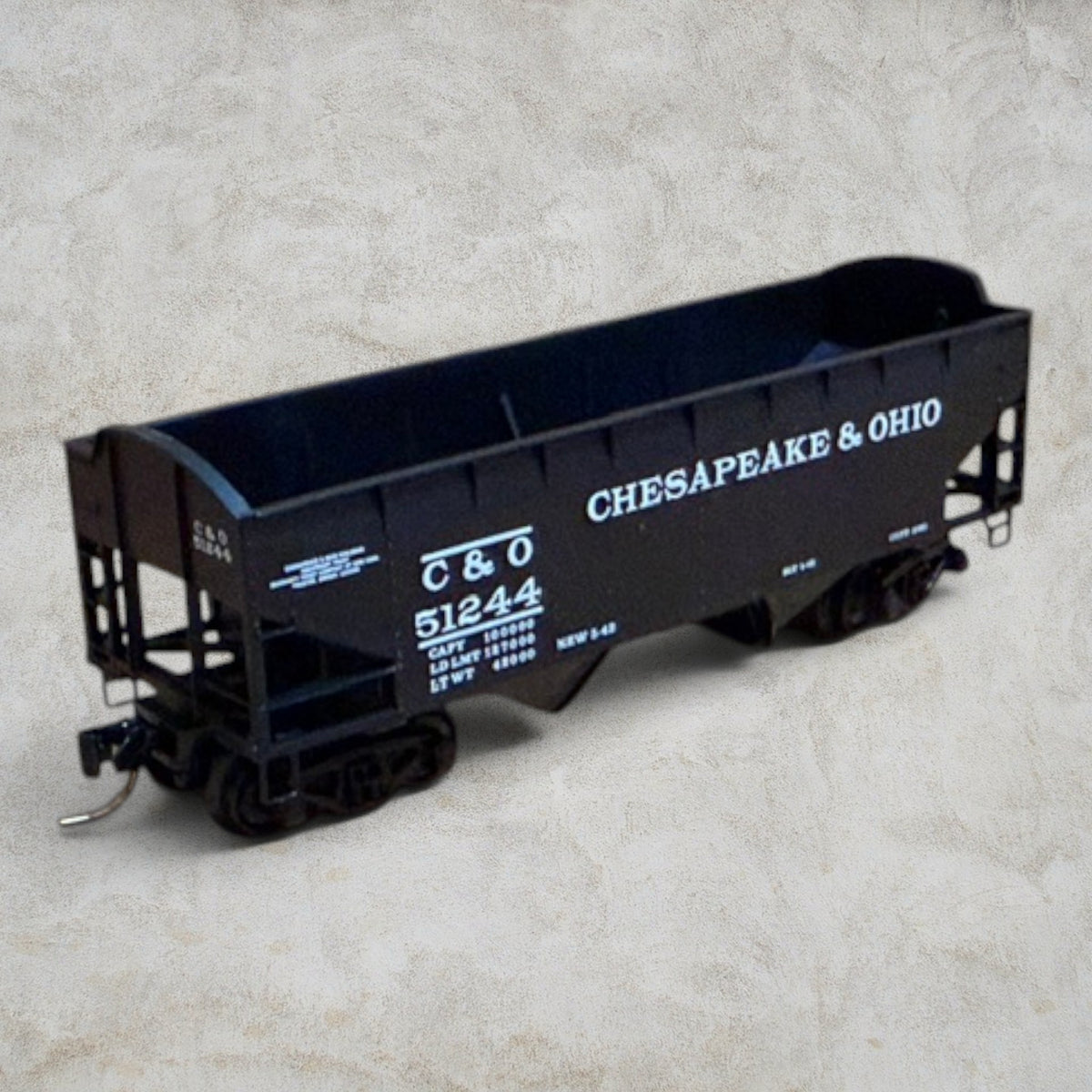 #1368 Micro-Trains Line N Scale Chesapeake & Ohio 33' Twin Bay Hopper C&O – 86010