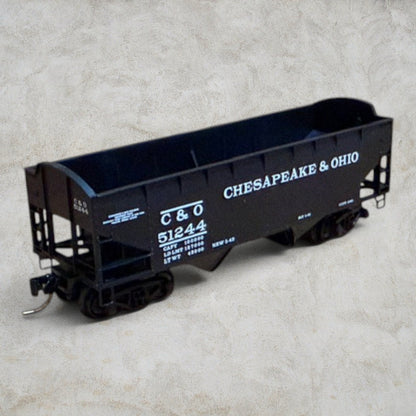#1368 Micro-Trains Line N Scale Chesapeake & Ohio 33' Twin Bay Hopper C&O – 86010