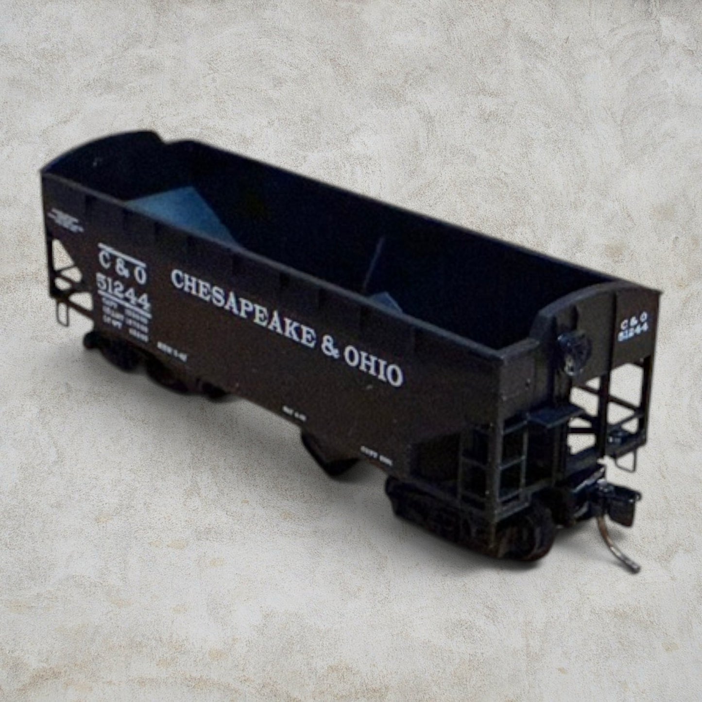 #1368 Micro-Trains Line N Scale Chesapeake & Ohio 33' Twin Bay Hopper C&O – 86010