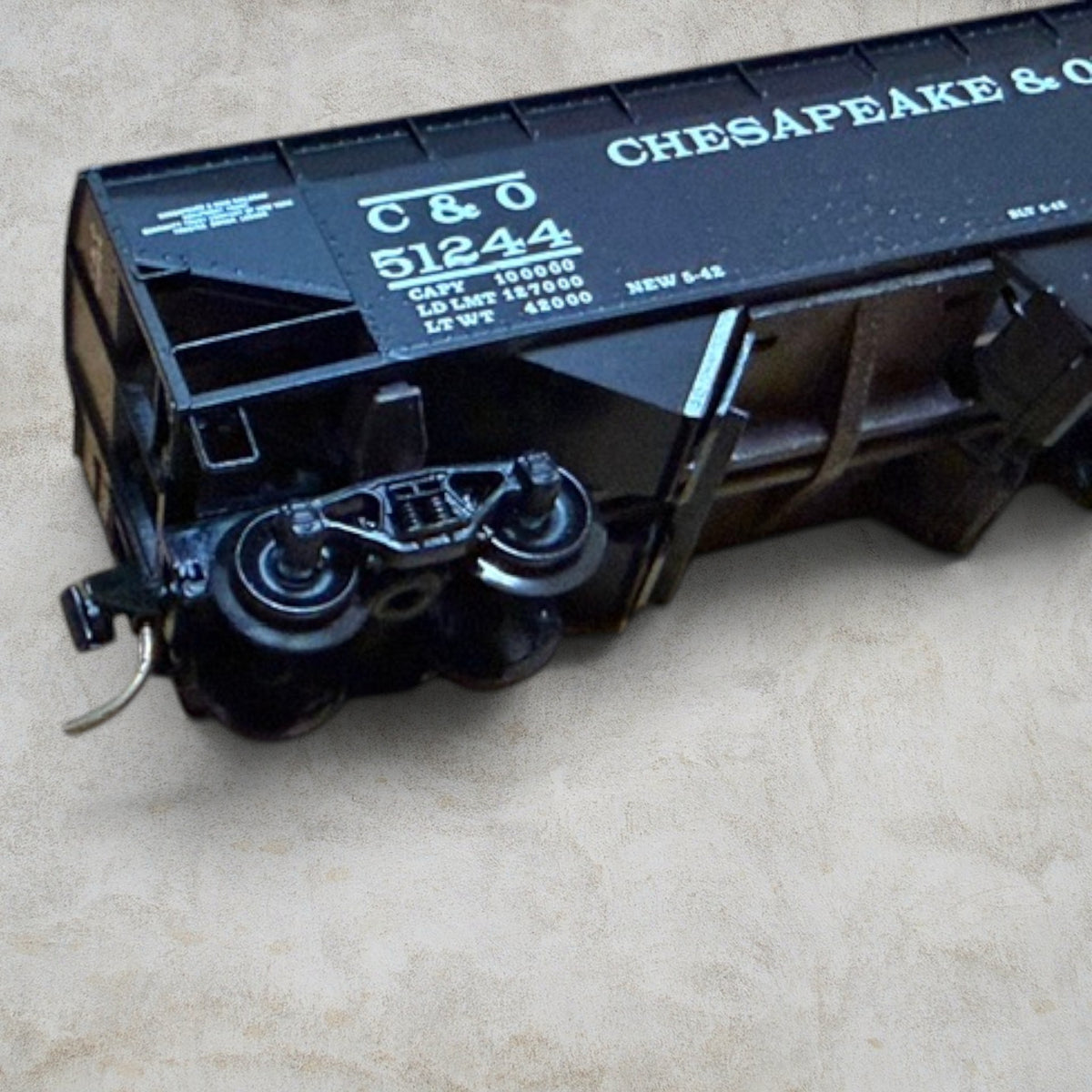 #1368 Micro-Trains Line N Scale Chesapeake & Ohio 33' Twin Bay Hopper C&O – 86010