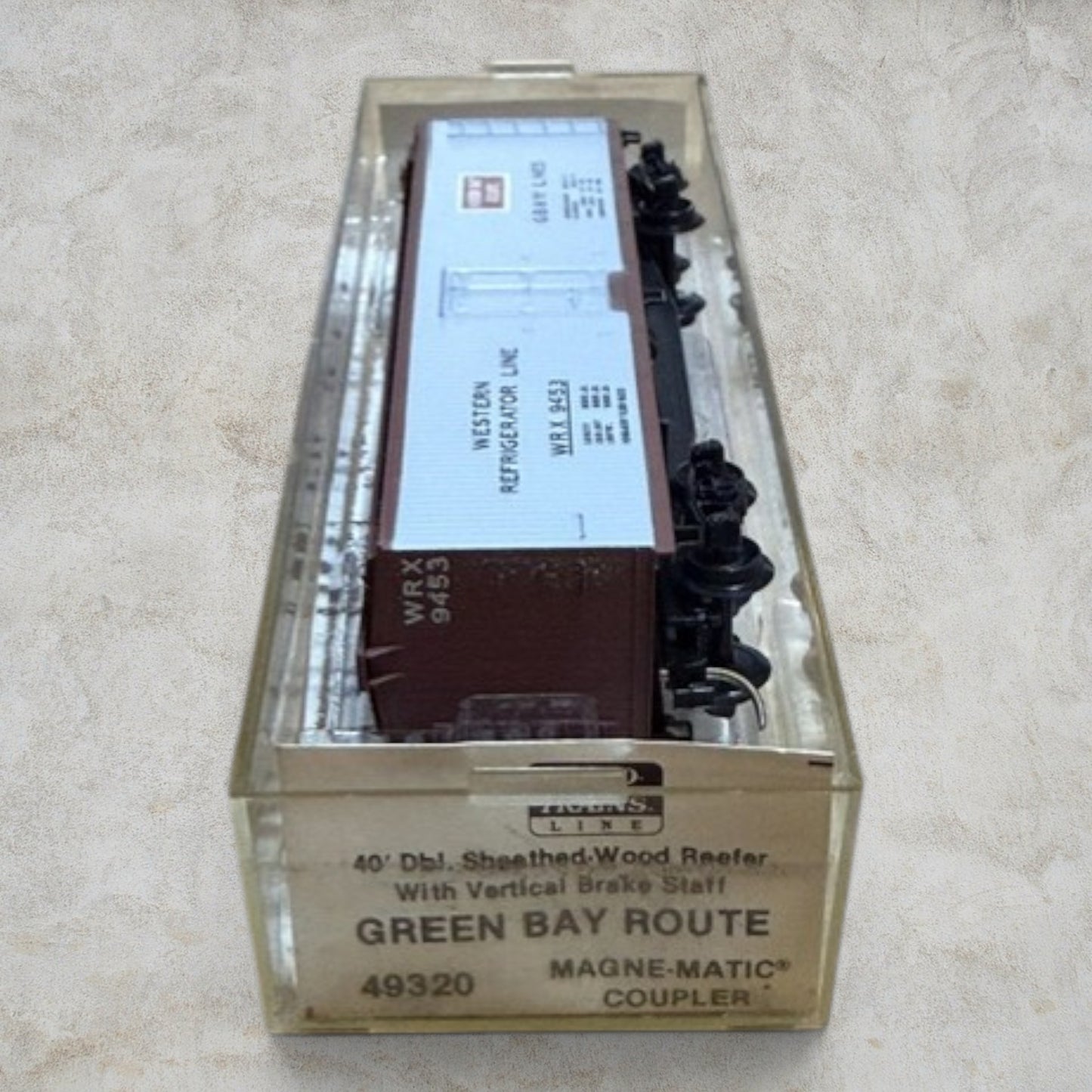 #1353 Micro-Trains HO Scale Green Bay Route Western Refrigerator Line 40' Double Sheathed Wood Reefer WRX #9453 – Item No. 49320