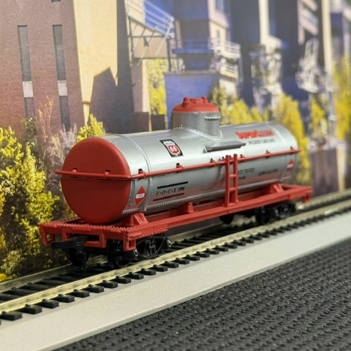 #1606 Model Power HO Scale Phillips 66 SuperClean 40' Tank Car