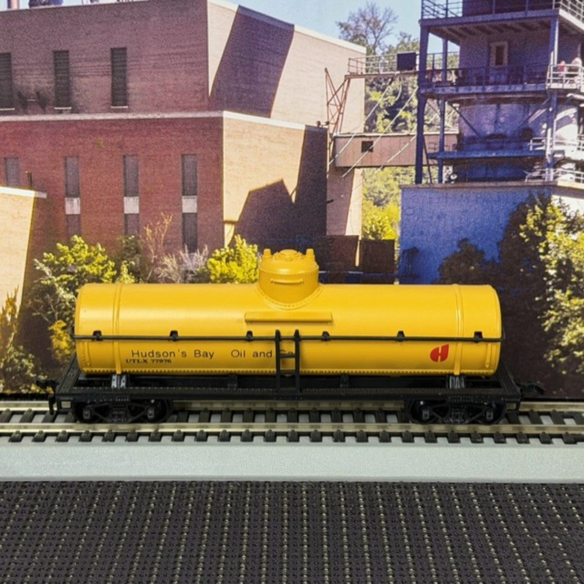 #1607 Model Power HO Scale Hudson Bay Oil 40' Chemical Tank Car