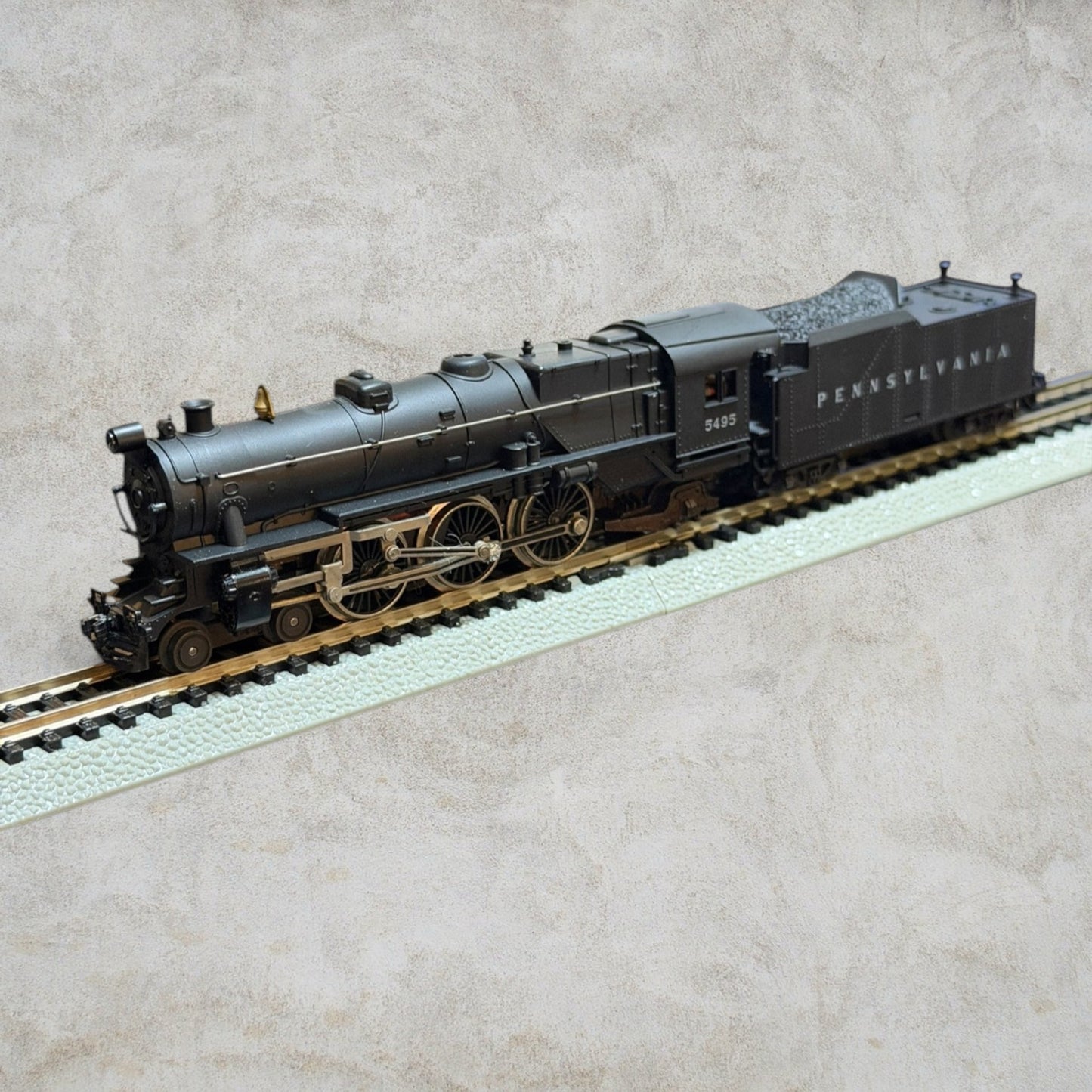 #1265 Minitrix N Scale Pennsylvania Railroad 4-6-2 Pacific Steam Locomotive & Tender #5495 – Ready-to-Run