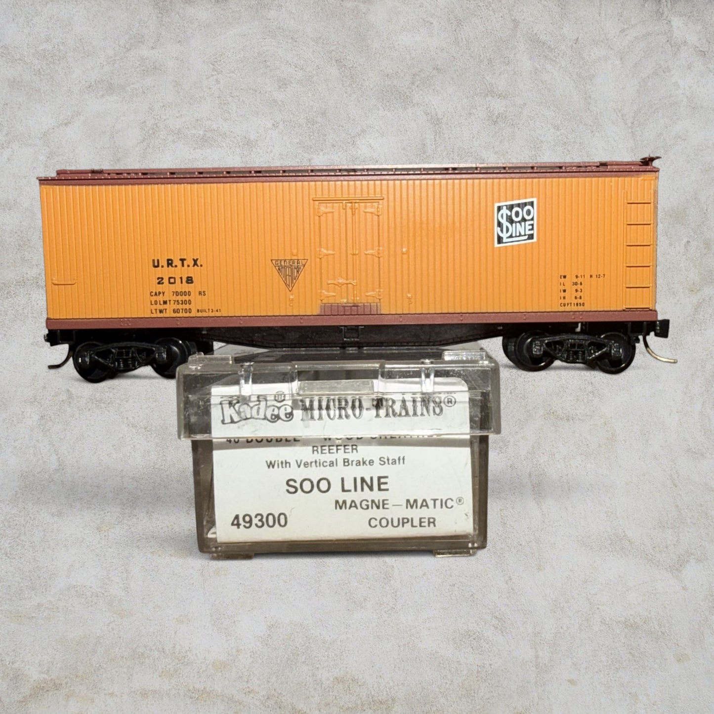 #1222 Kadee Micro-Trains N Scale Soo Line 40' Double-Sheathed Refrigerator Car #49300 – U.R.T.X. 2018 – Magne-Matic Couplers – Vintage