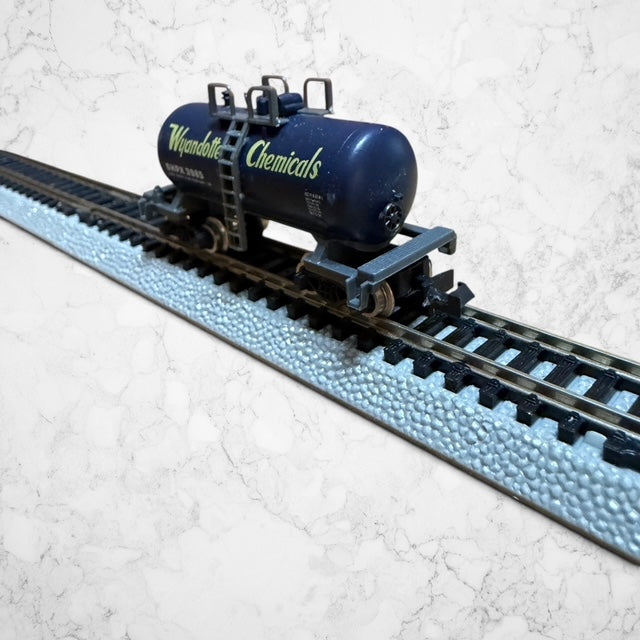 #1337 Atlas Item #3240 N Scale "Beercan" Tank Car – Wyandotte Chemicals (Blue) SHPX #3985 – Ready-to-Run