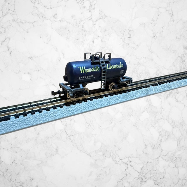 #1337 Atlas Item #3240 N Scale "Beercan" Tank Car – Wyandotte Chemicals (Blue) SHPX #3985 – Ready-to-Run