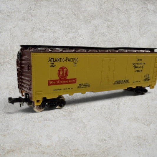 Model Power N Scale 40' Refrigerator Car – Atlantic & Pacific Tea Co. (A&P) / Union Refrigerator Transit (URTX) #23089 – Item No. 3717