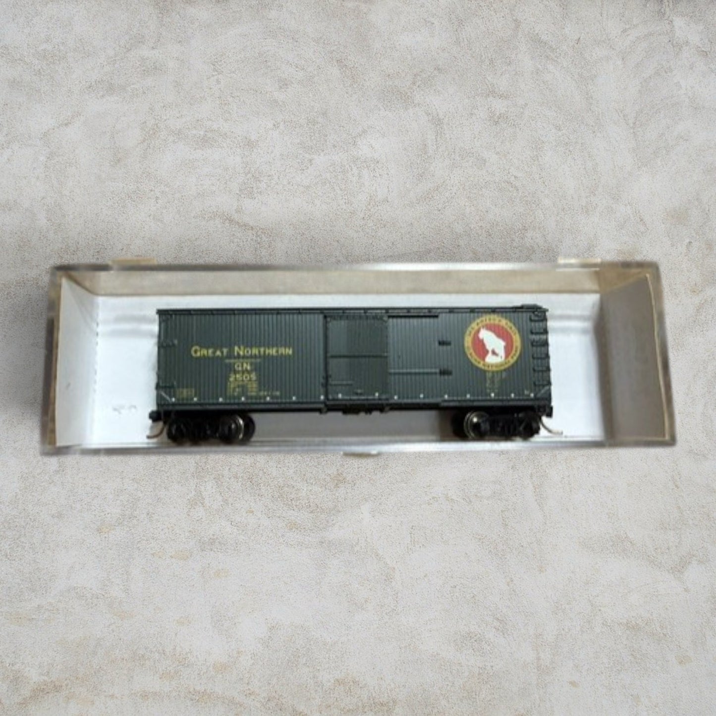 Atlas N Scale USRA Single-Sheathed Box Car – Great Northern "Rocky" Logo #2505 – Item No. 41972
