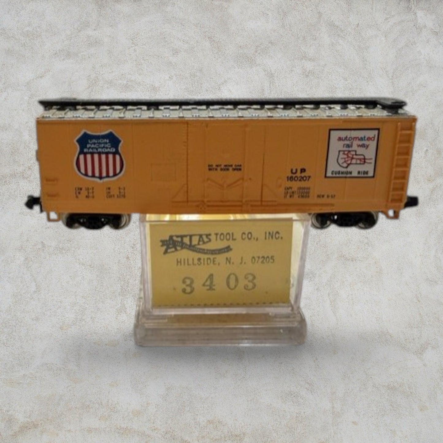 Atlas N Scale Union Pacific 50' Mechanical Reefer – Automated Railway Car #3403 – Road No. UP 160207
