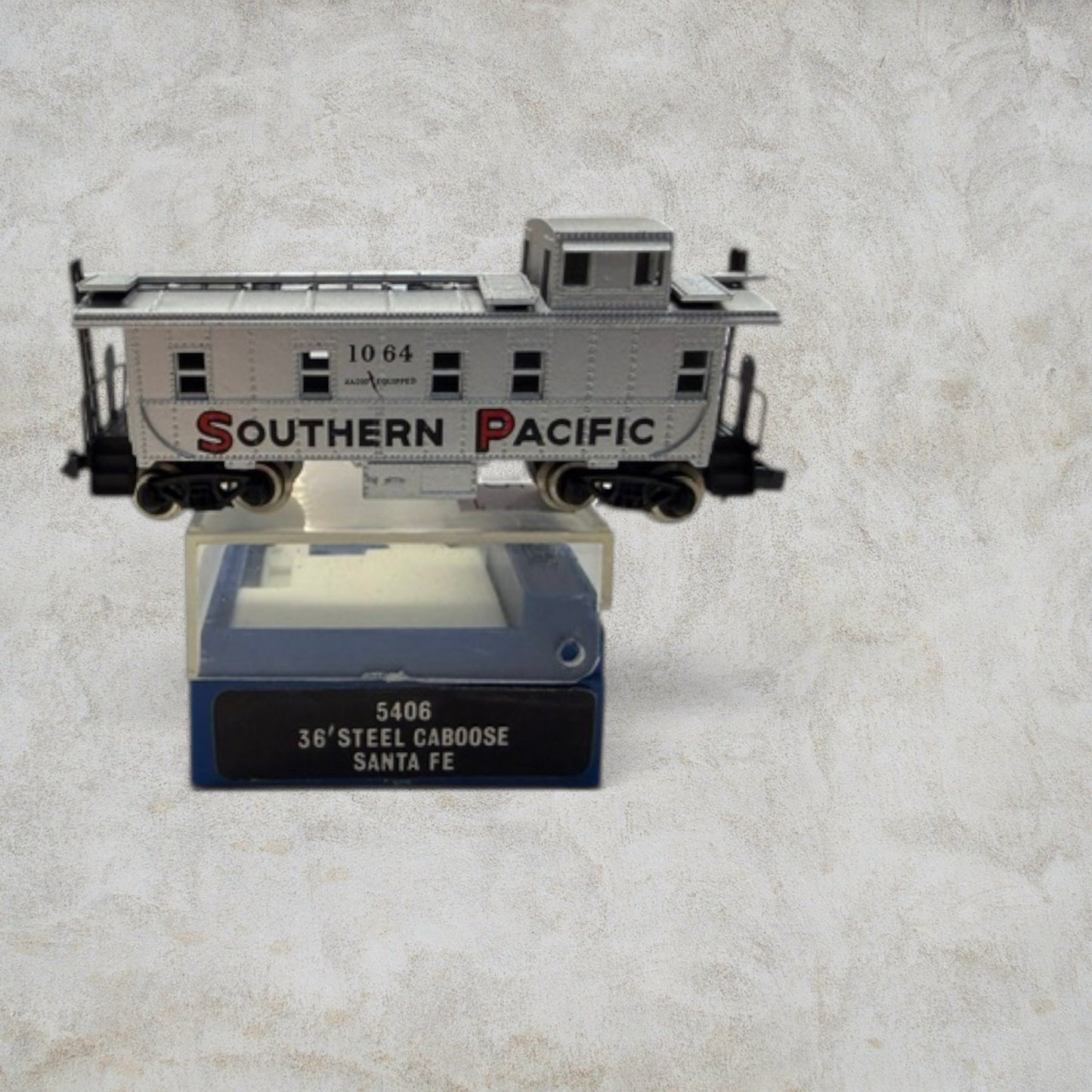 Atlas N Scale Southern Pacific 36' Steel Cupola Caboose – Road No. 1064 – Item #5406