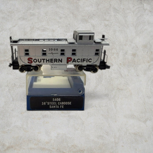 Atlas N Scale Southern Pacific 36' Steel Cupola Caboose – Road No. 1064 – Item #5406