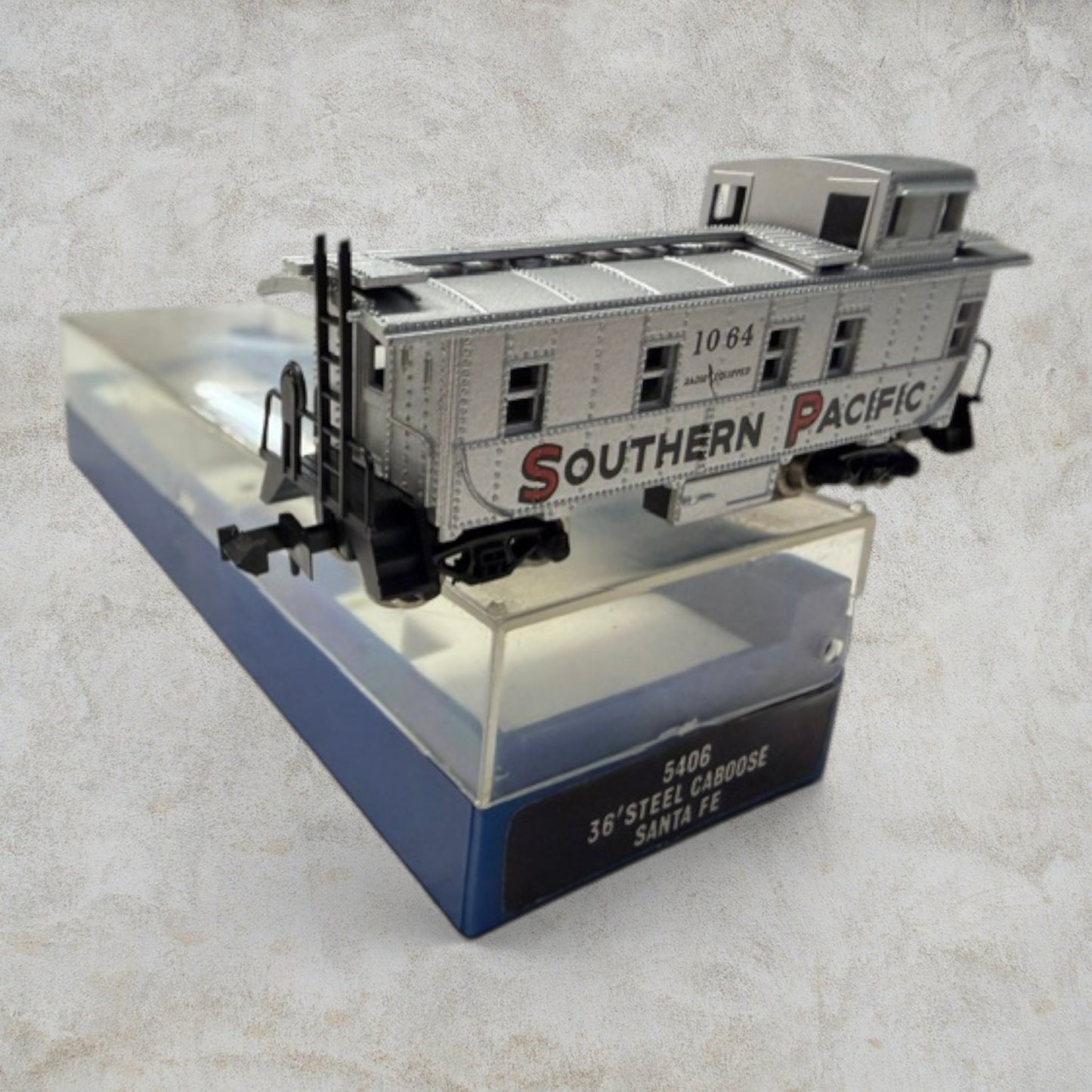 Atlas N Scale Southern Pacific 36' Steel Cupola Caboose – Road No. 1064 – Item #5406