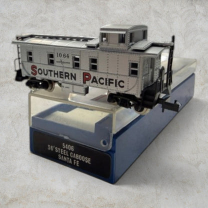 Atlas N Scale Southern Pacific 36' Steel Cupola Caboose – Road No. 1064 – Item #5406