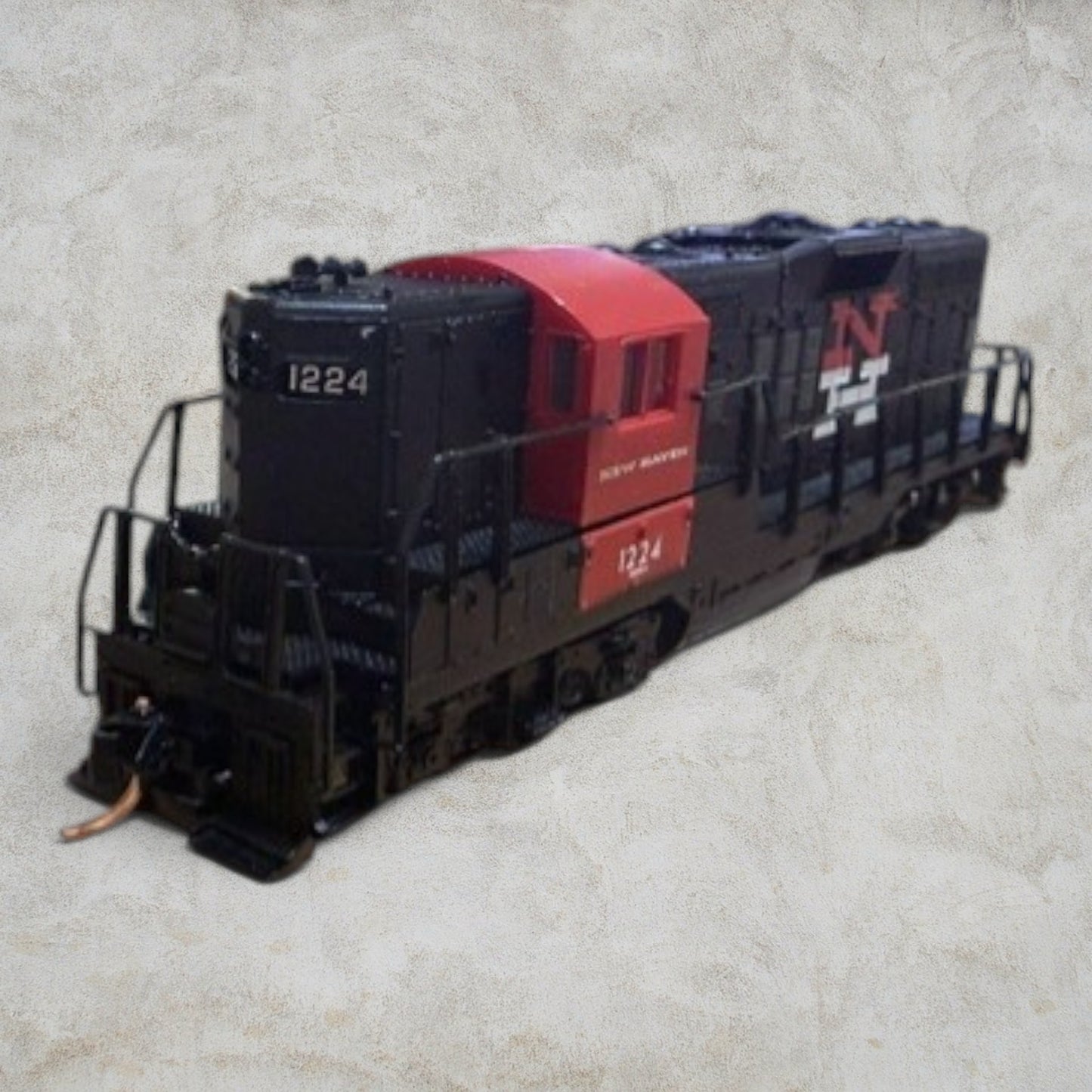 #1271 Atlas N Scale EMD GP9 Phase II New Haven #1224 Diesel Locomotive – Item #48324