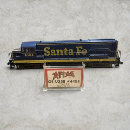 #1319 Atlas N Scale GE U25B Phase II Santa Fe #1604 Diesel Locomotive – Item #4451 – DCC Ready