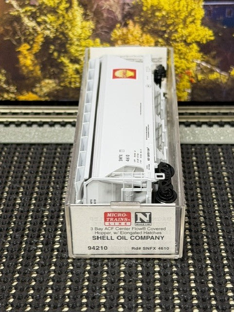 #1537 Micro-Trains 94210 N Scale Shell Oil Company 3-Bay ACF Center Flow Covered Hopper SNFX #4610 – NOS