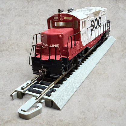 #1268 Walthers Trainline HO Scale SOO Line EMD Switcher Diesel Locomotive #2411 – DC Ready-to-Run