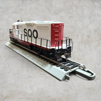 #1268 Walthers Trainline HO Scale SOO Line EMD Switcher Diesel Locomotive #2411 – DC Ready-to-Run