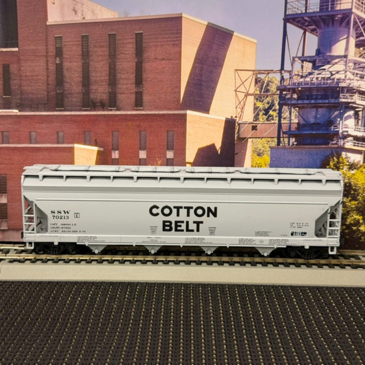 SSW #70213 HO Scale Cotton Belt High-Capacity Covered Hopper