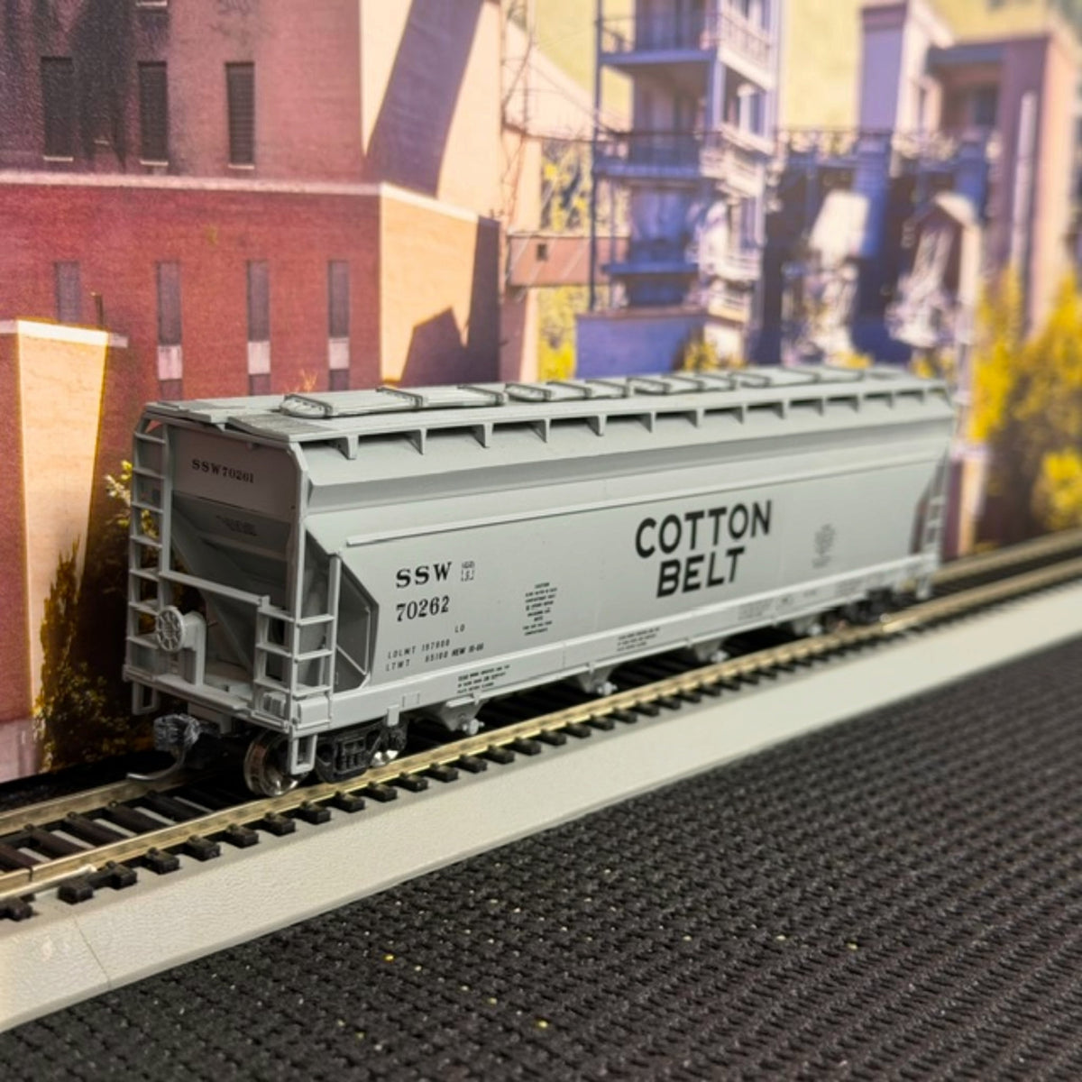 SSW #70262 HO Scale Cotton Belt High-Capacity Covered Hopper