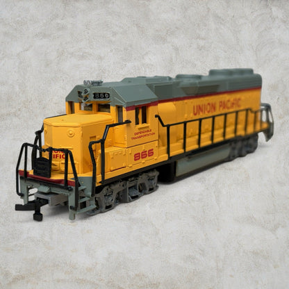 #1154 Bachmann HO Scale EMD GP40 Diesel Locomotive – Union Pacific #866 – Standard DC – Lighted