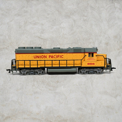 #1154 Bachmann HO Scale EMD GP40 Diesel Locomotive – Union Pacific #866 – Standard DC – Lighted