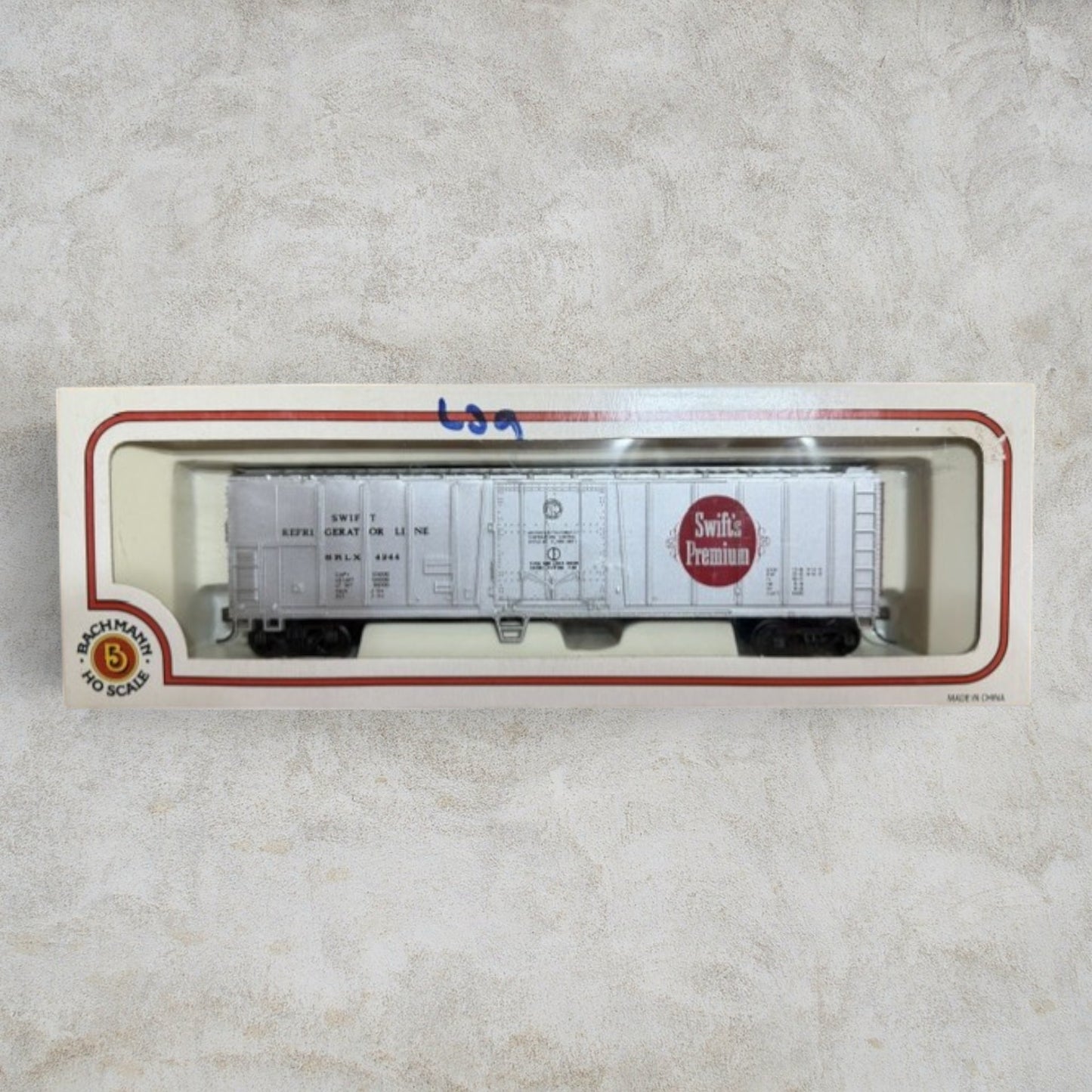 #1217 Bachmann HO Scale Swift Premium 51' Steel Refrigerator Car – Swift Refrigerator Line SRLX #4244 – Item #76036