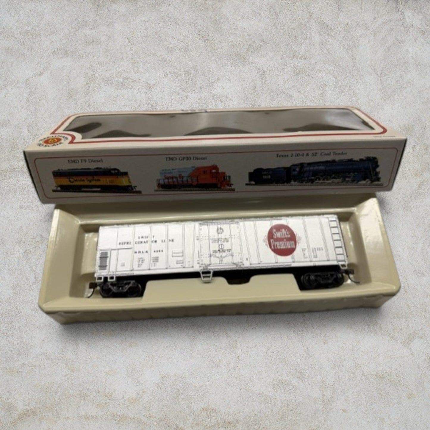 #1217 Bachmann HO Scale Swift Premium 51' Steel Refrigerator Car – Swift Refrigerator Line SRLX #4244 – Item #76036