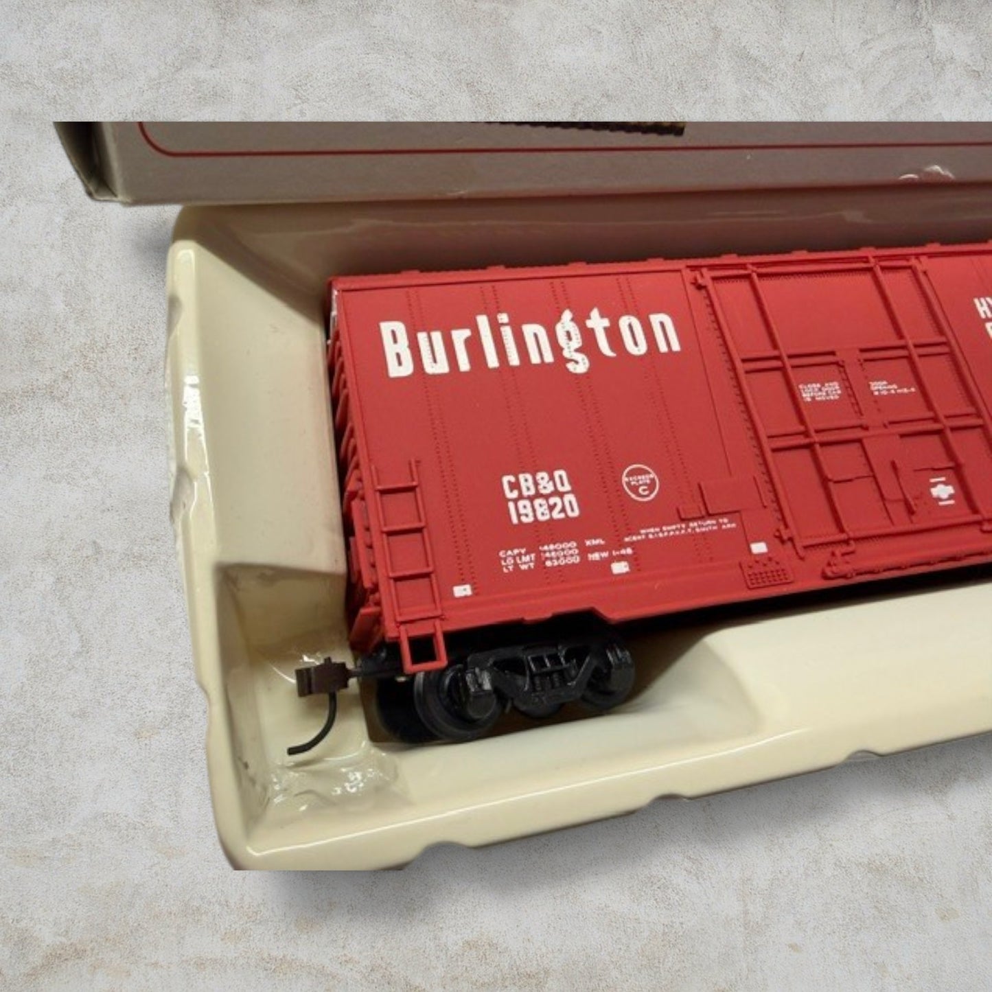 #1210 Bachmann HO Scale Burlington Route 40' Hi-Cube Box Car – CB&Q #19820 – Item #76036 – Ready-to-Run with Original Box
