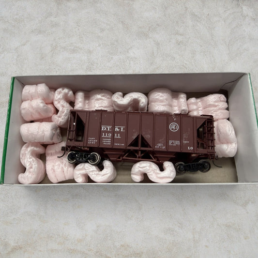 #1128 Bowser HO Scale D.T.&I. 70-Ton 2-Bay Covered Hopper #56455 – Detroit, Toledo & Ironton #11911 – Ready-to-Run