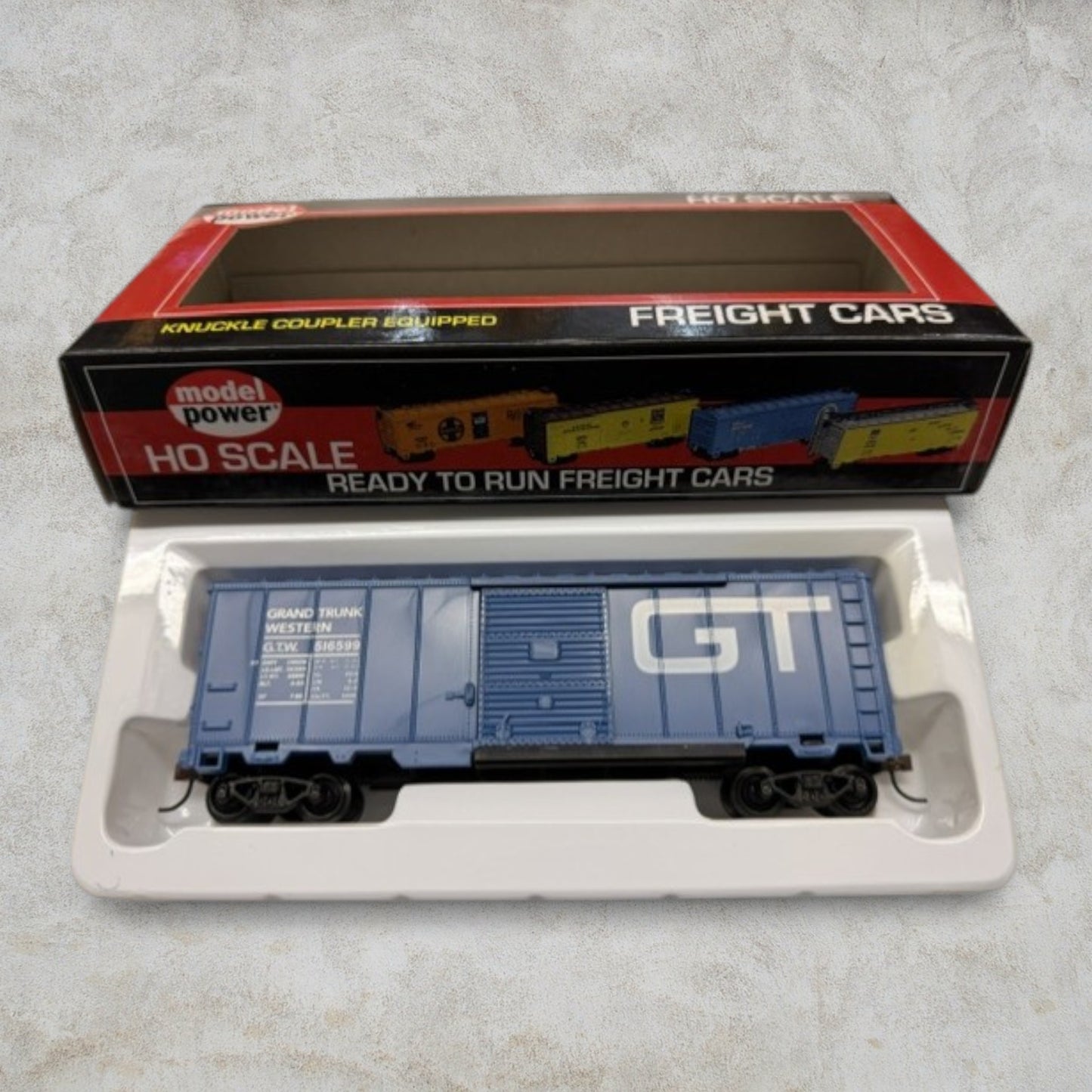 #1118 Model Power HO Scale Grand Trunk Western 40' Box Car #97954 – Blue – Knuckle Couplers – Road #516599