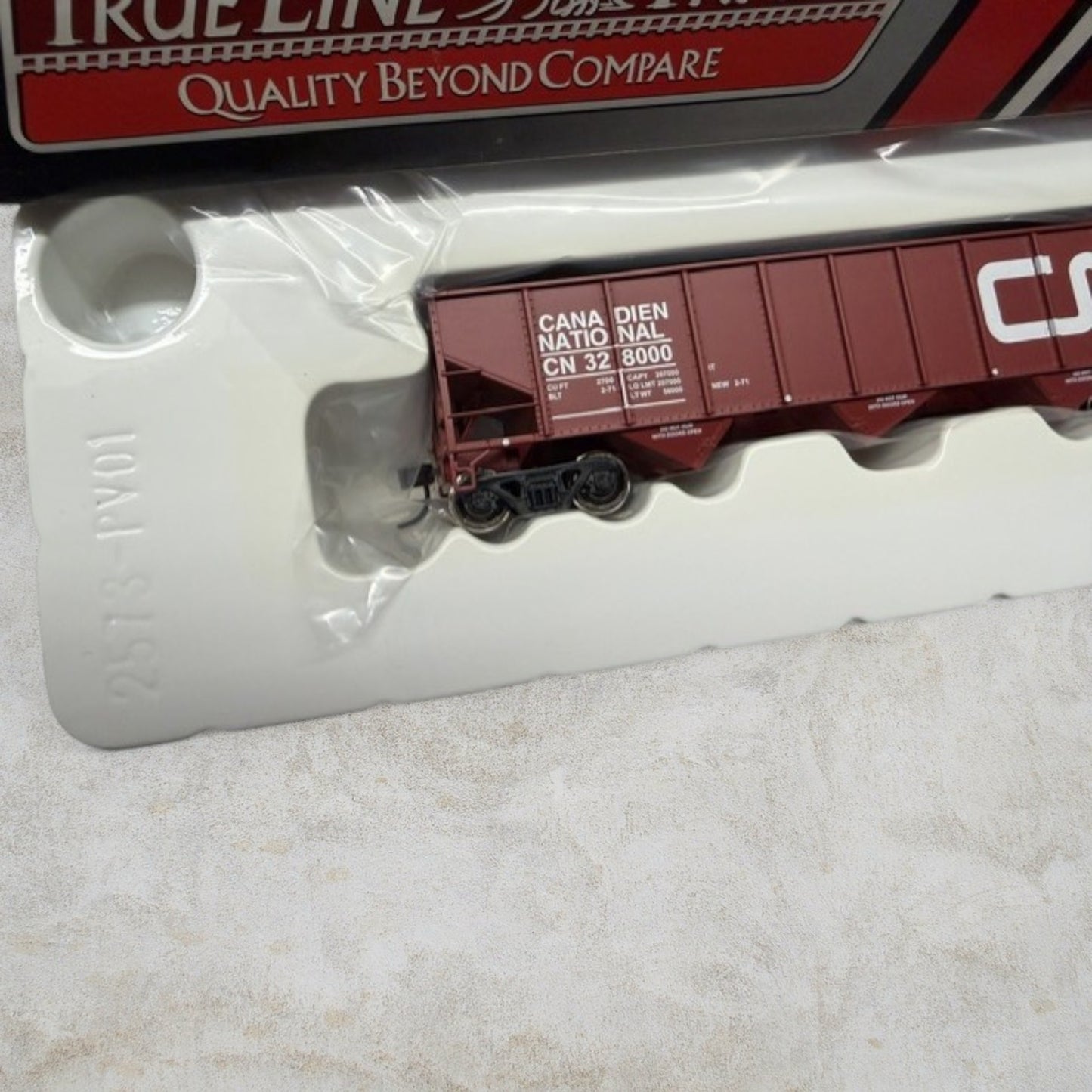 #1122 True Line Trains HO Scale Canadian National 70-Ton 9-Panel Hopper #TLT20001 – CN #328000 – Ready-to-Run