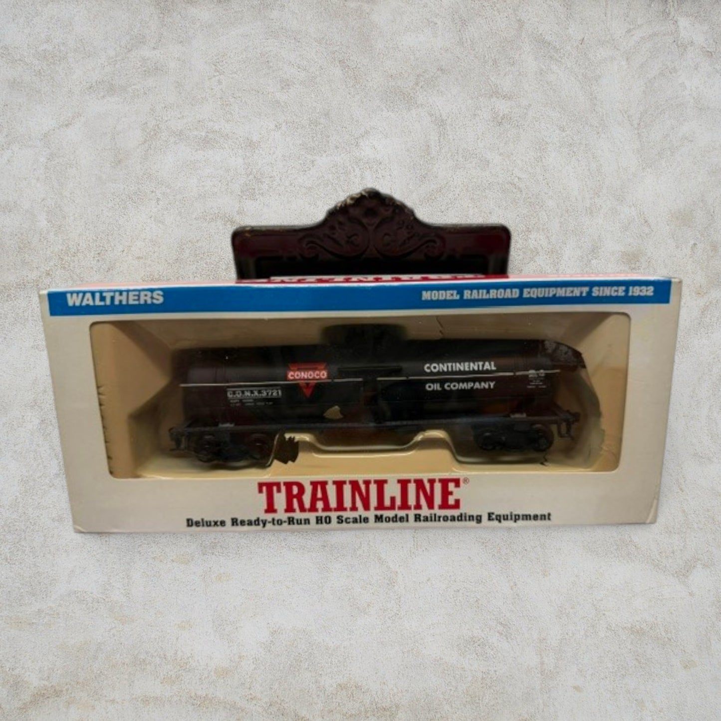 #1141 Walthers Trainline HO Scale Conoco 40' Tank Car #931-614 – Continental Oil Company – Ready-to-Run